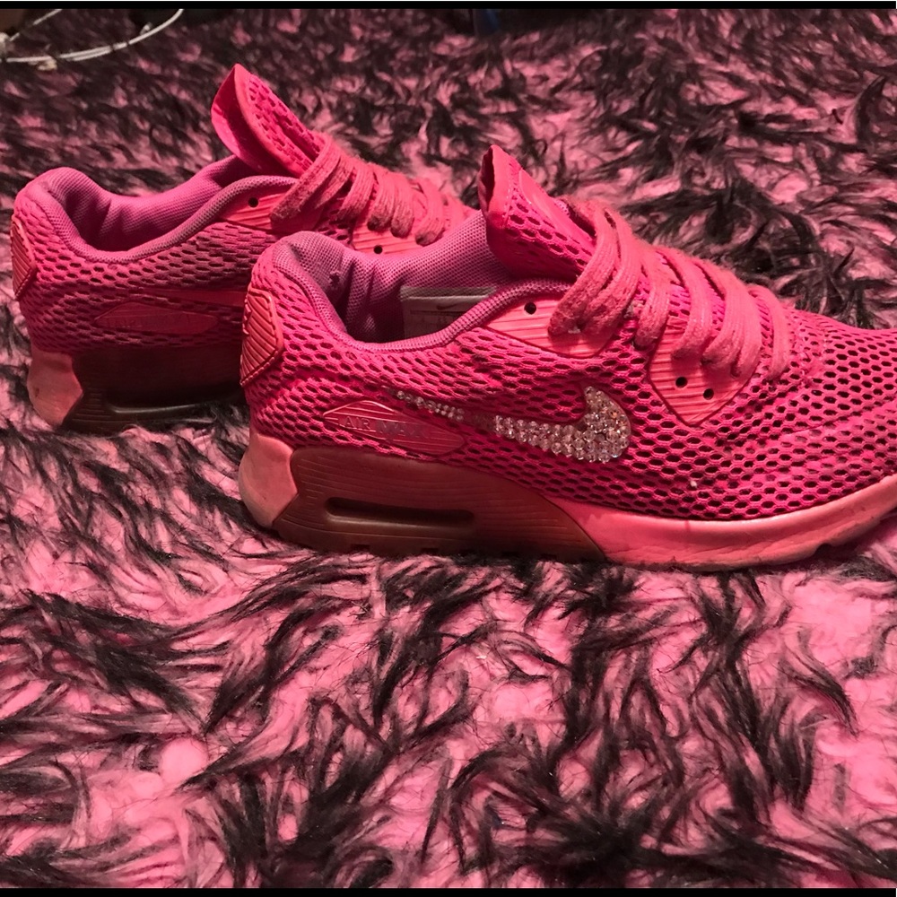Hot pink Nike’s